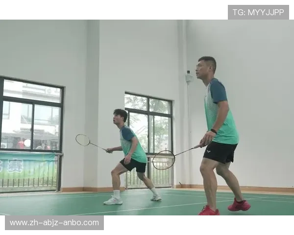 羽毛球挑球和勾球